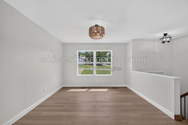 Building Photo - 13 S Perry Cir