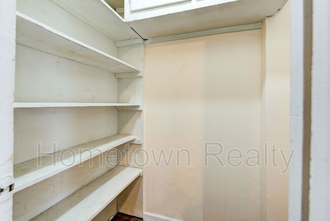 Building Photo - 2200 N St Luke Ave