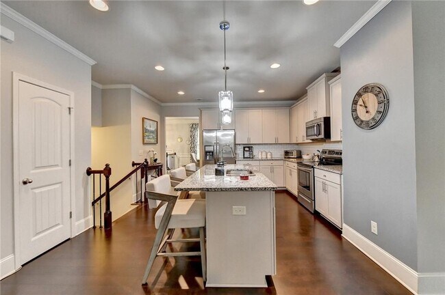 Building Photo - 2185 Mission View Dr NW