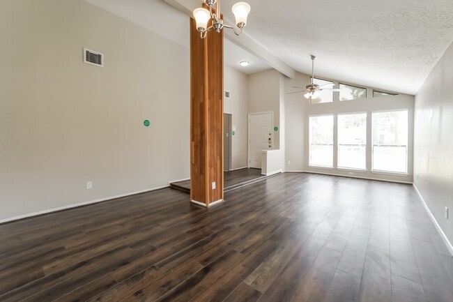 Building Photo - 15118 Loma Paseo Dr