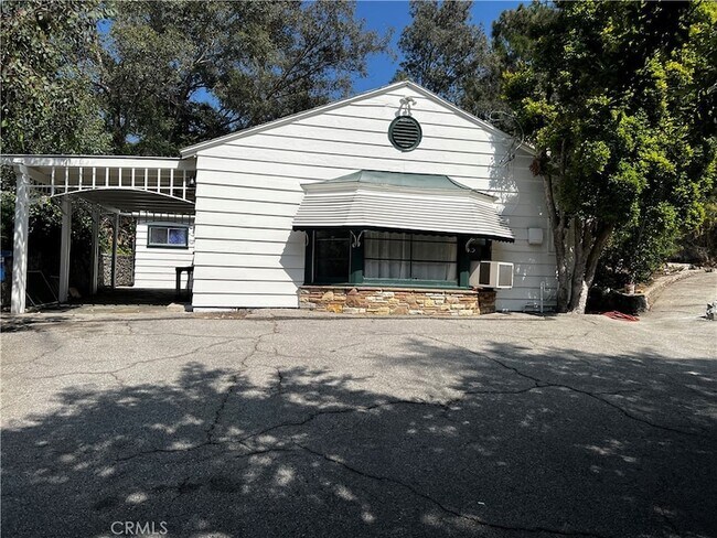 Building Photo - 10630 Hillhaven Ave
