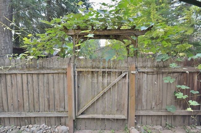 Building Photo - 11960 N Government Wy