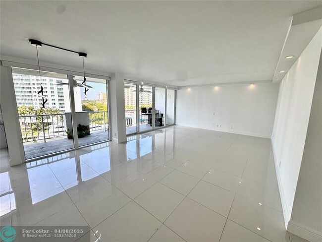 Building Photo - 2800 E Sunrise Blvd