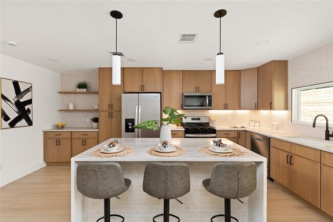 Building Photo - 8708 Cretys Cove