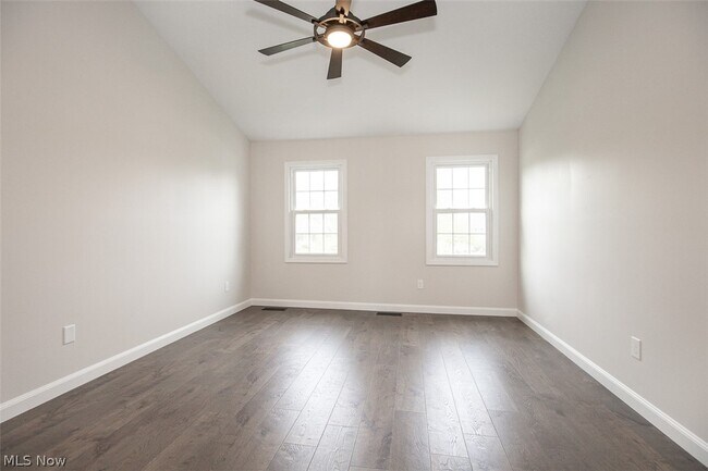 Building Photo - 7528 Lakedge Ct