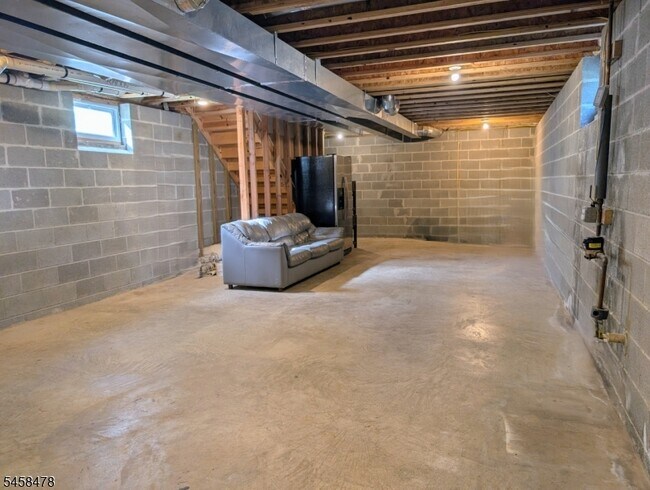 Building Photo - 25 Lathrop Ave