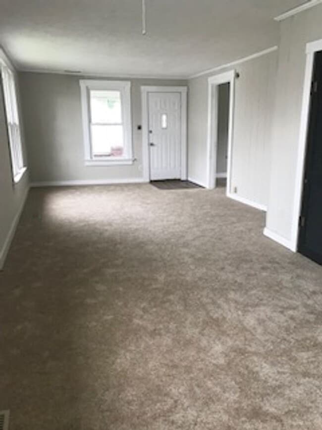 Building Photo - 2 Bedroom, 1 Bath