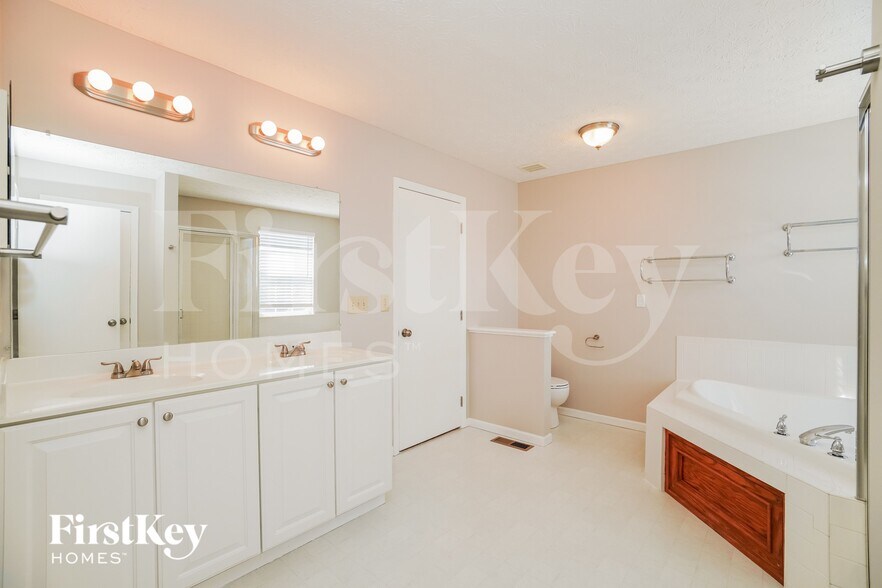 Building Photo - 6594 Danbury Dr