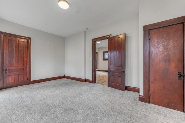 Building Photo - 4 Bed 3 Bath Single Family Home Available in Dayton*