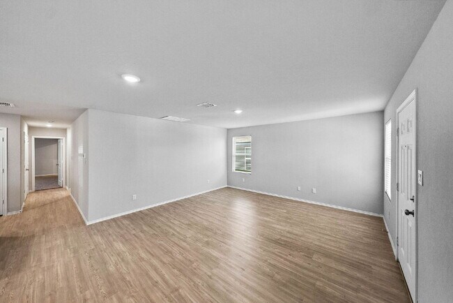 Building Photo - Welcome to Your New Home! Enjoy Free Rent!...