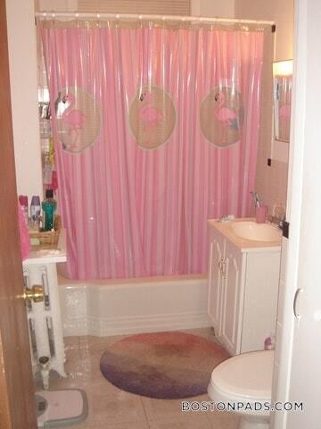 Building Photo - 879 Beacon St