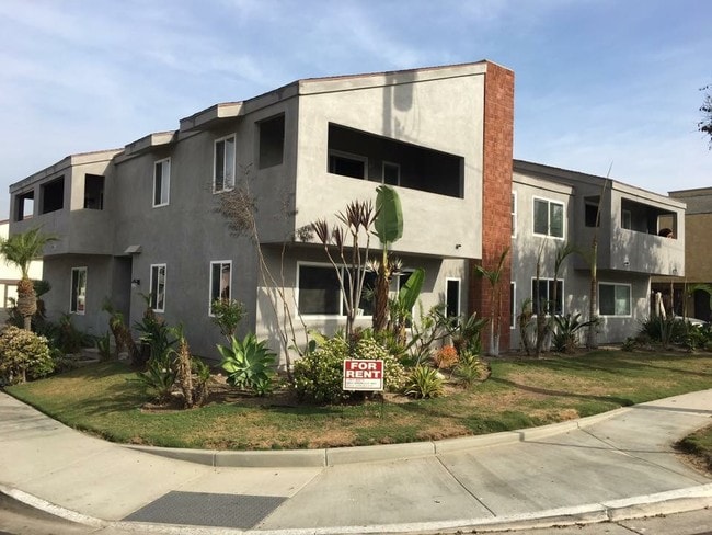 Brand new stucco and roof - 4881 Pearce Drive