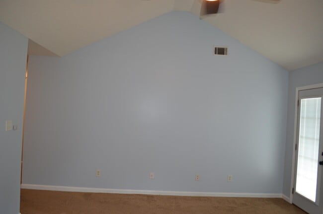 Building Photo - 638 Devon Rd