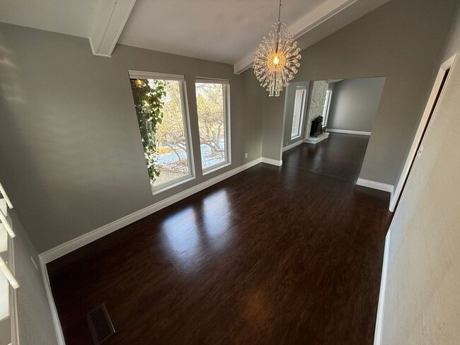 Building Photo - Remodeled 5 bedroom home near Bountiful ridge golf course