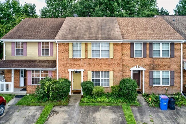 Outside - 618 Nottaway Dr