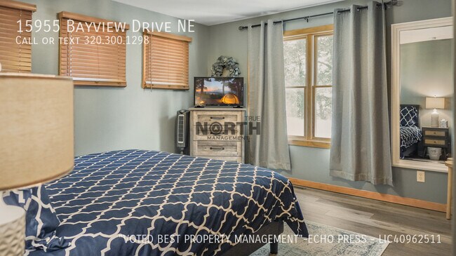 Building Photo - 15955 Bayview Dr NE