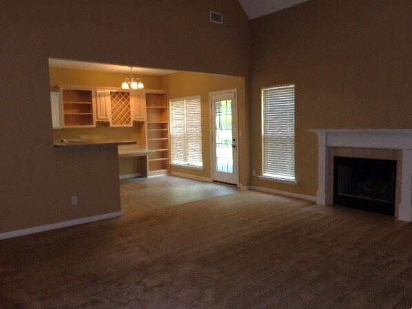 Building Photo - 1110 California Dr