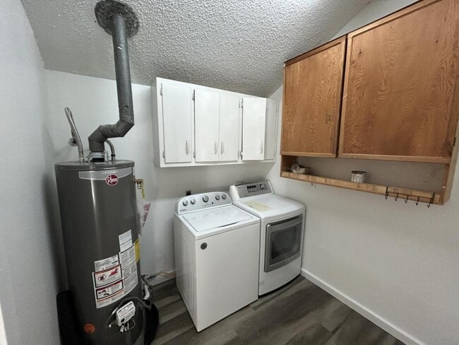 Building Photo - 1528 Avenue A