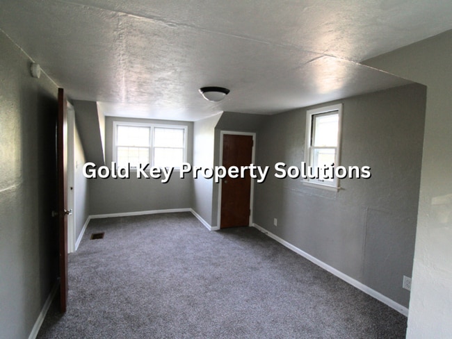 Building Photo - Adorable Brick 4 BR 1 BA House Near Golf C...