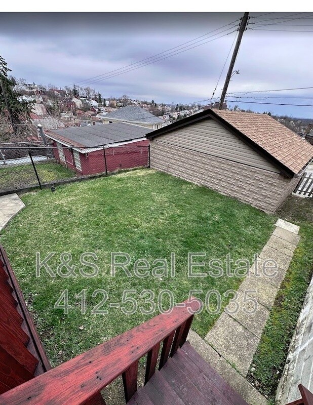 Building Photo - 418 Carl St