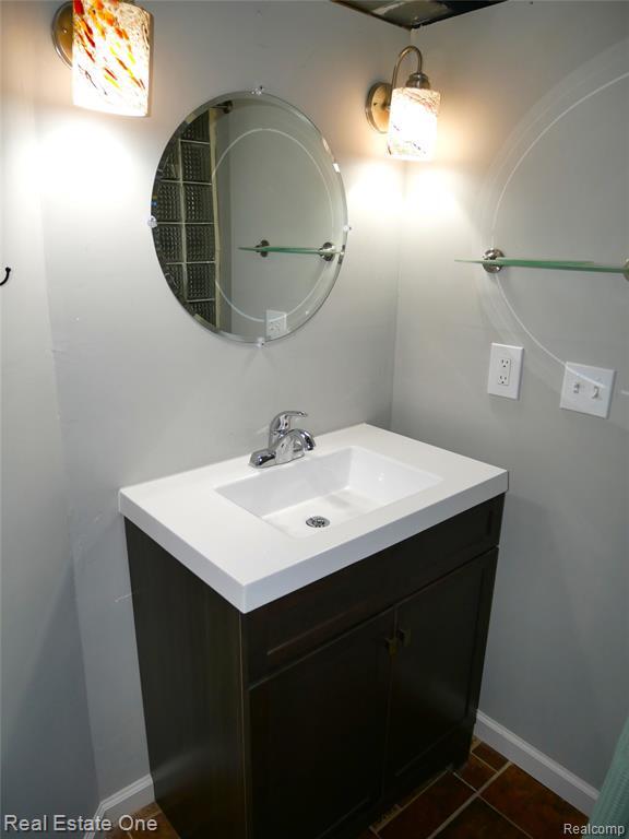 Building Photo - 2881 Ellwood Ave