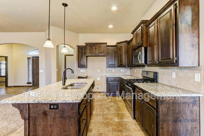 Building Photo - 508 Whispering Oaks Blvd