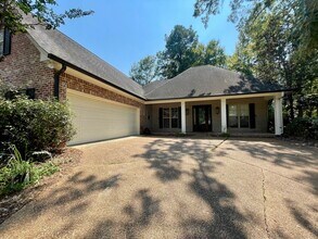 Building Photo - Amazing Home For Rent in Deerfield