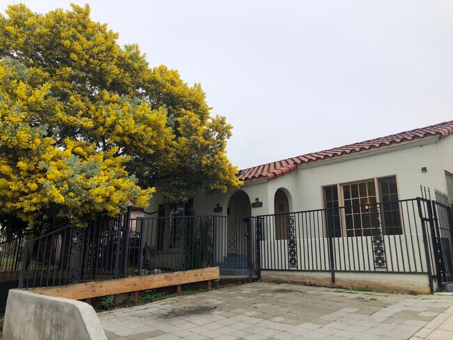 Building Photo - 1430 S Orange Dr