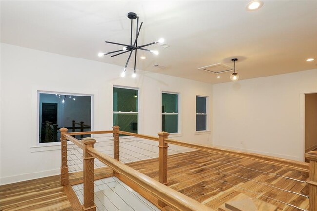 Building Photo - 3040 Valley Cir