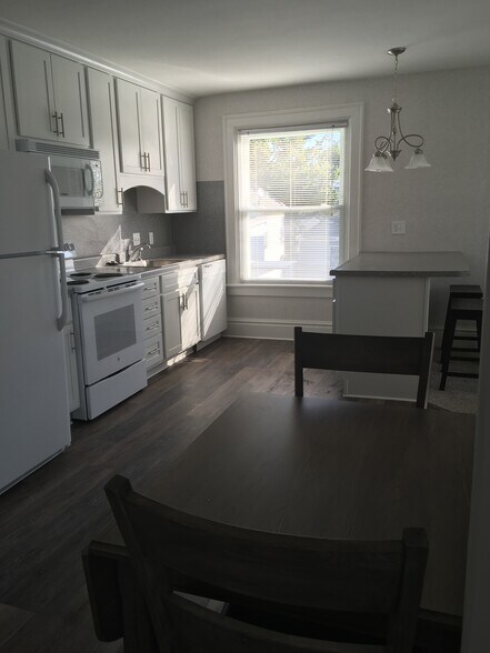 Building Photo - 130 Walnut St