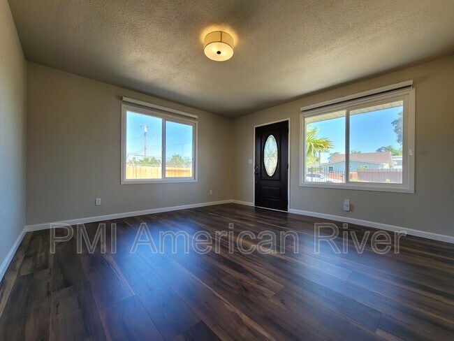 Building Photo - 2212 Paul Ave