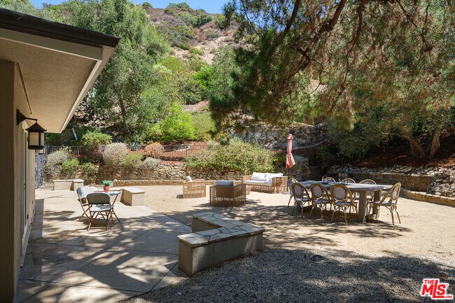 Building Photo - 7972 Mulholland Dr