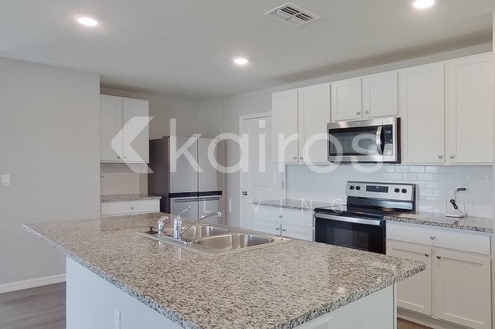 Building Photo - 8647 SW 43rd Ter