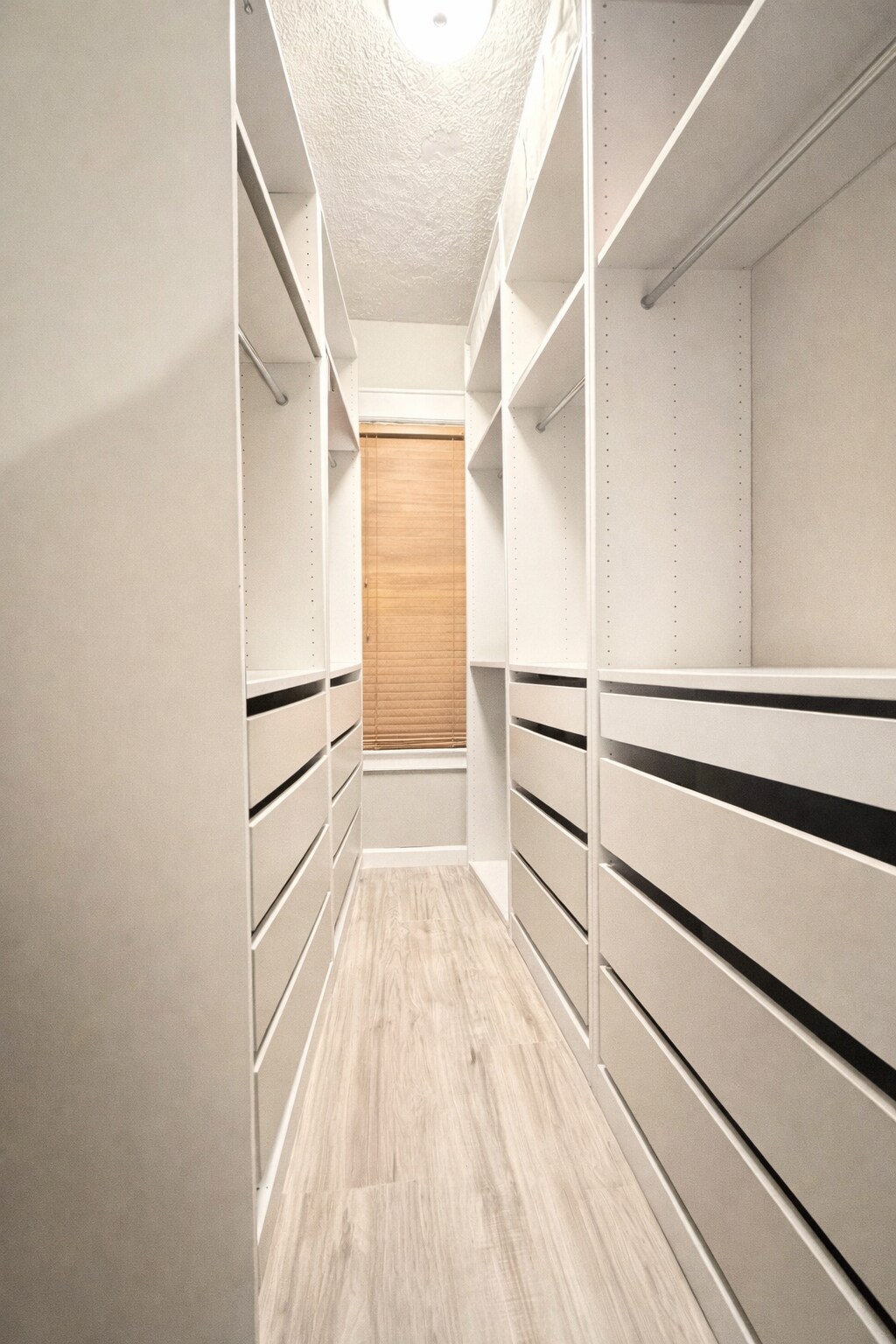 Building Photo - 13269 Metropolitan Ave