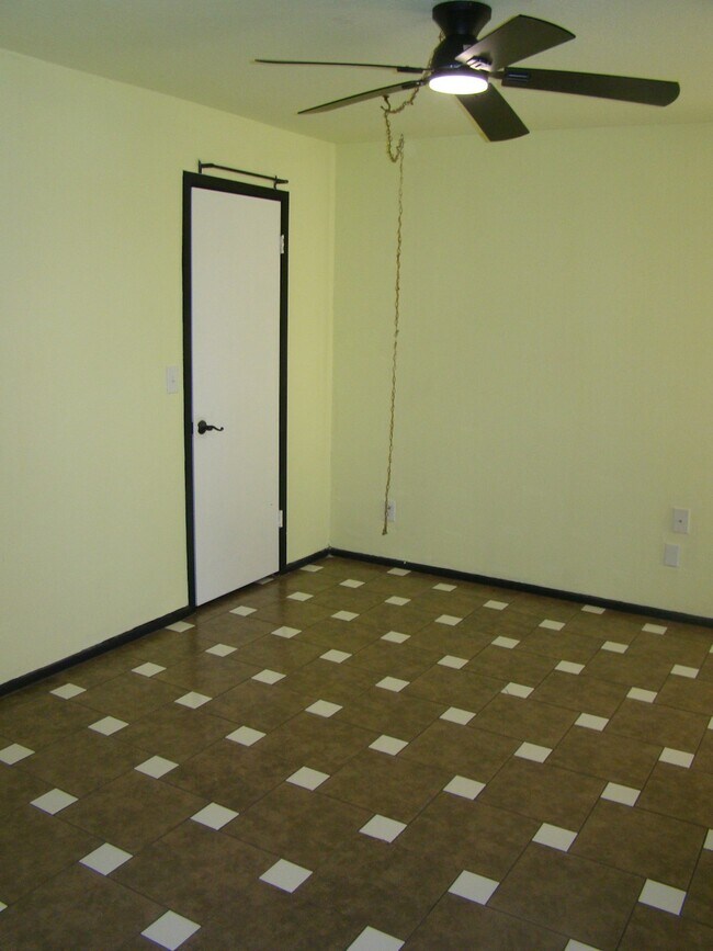 Building Photo - 30 E Brown Rd