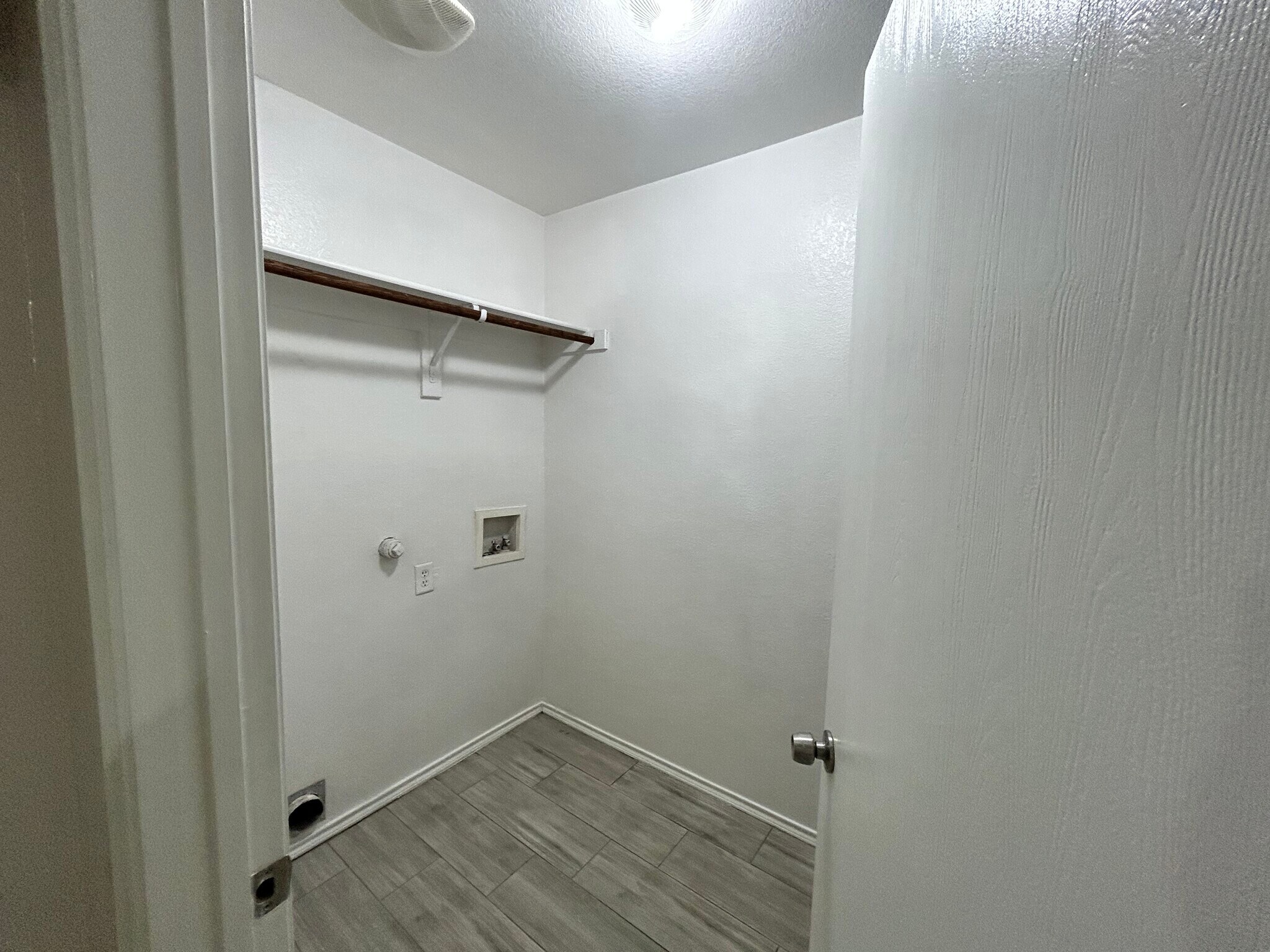 Building Photo - 10445 Hideaway Trl