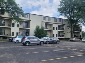 Building Photo - 2 Bedroom, 1.5 Bath, Condo for Rent - Loca...
