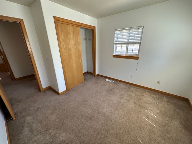 Building Photo - Bring the DOG! 3 Bdrm located in Westside Pines, All Appliances, Newer Paint In & Out, Double Gar...