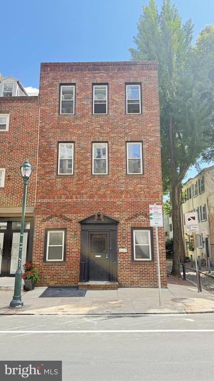 Building Photo - 1108 Locust St