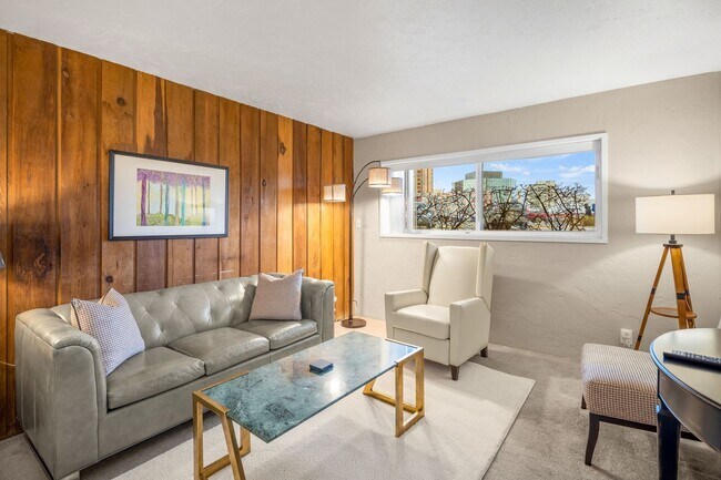 Building Photo - Downtown Anchorage Two Bedroom Two Bath (102)