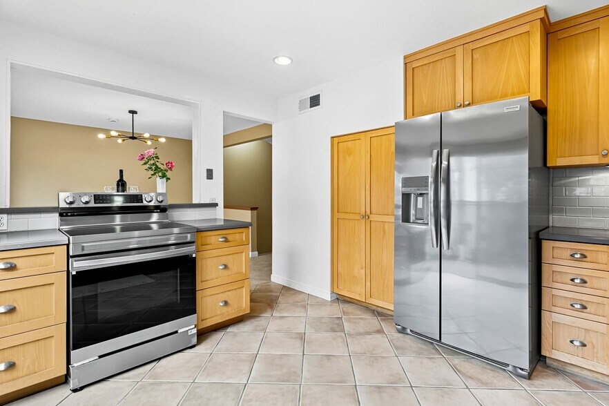 Building Photo - 8246 Caminito Modena