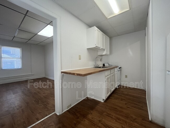 Primary Photo - 521 Lehman St
