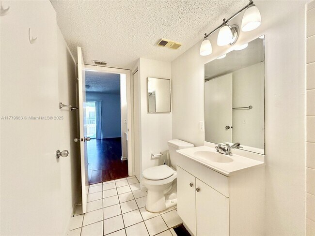 Building Photo - 6331 La Costa Dr