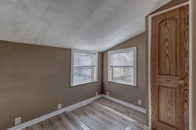 Building Photo - 812 Allen Ave