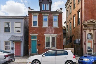Building Photo - 4 bed, 1.5 bath Southside Flats Apartment!