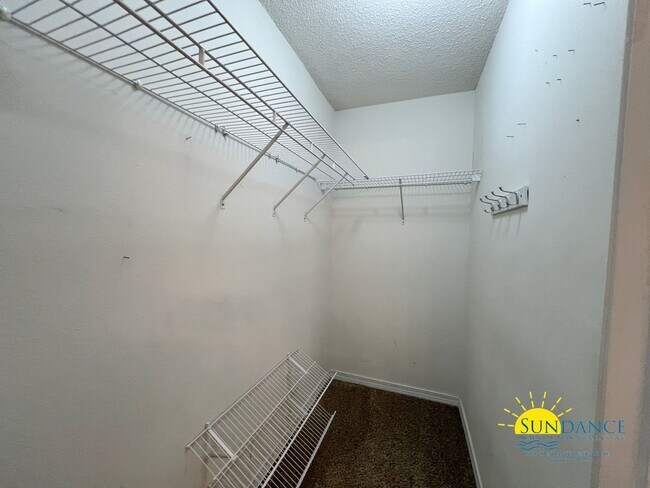 Building Photo - Charming 3-Bedroom + Office Home in Crestview, Prime Location Near I-10 & FL-85!
