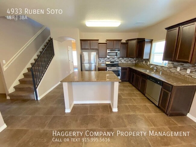 Building Photo - 4933 Ruben Soto