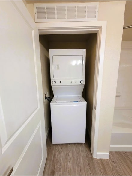 Building Photo - 4100 Albion St