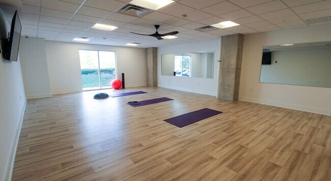 Building Photo - 228 Pike St