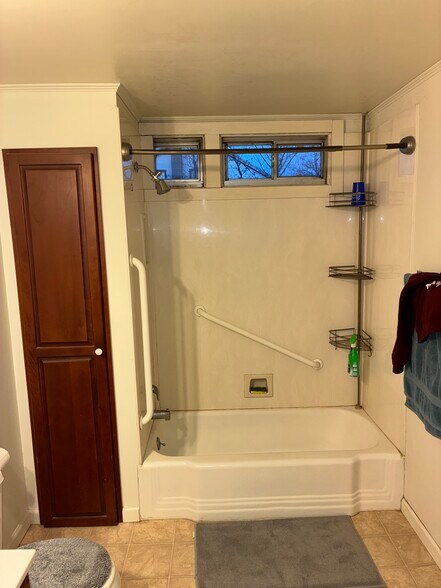 Building Photo - 1177 Main St